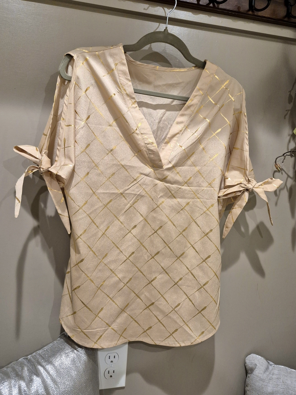Light Beige And Gold Diamond-Print V-Neck Tie-Sleeve Women's Blouse